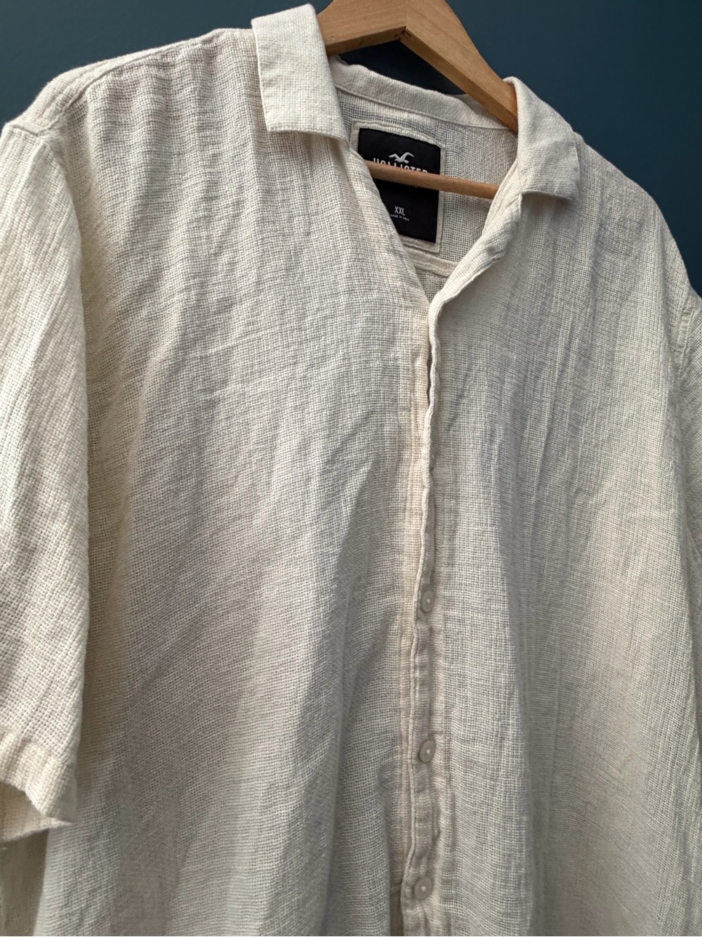 Hollister men's short-sleeve linen-blend button-up shirt in a cream color XXL